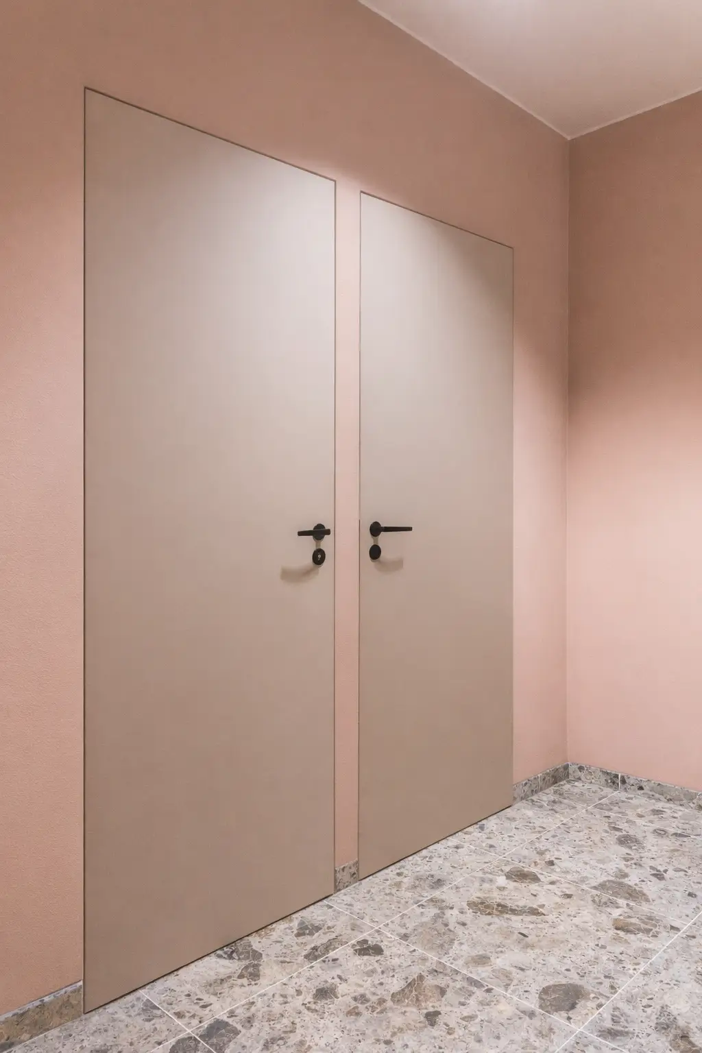 Liukuovi omalla värillä