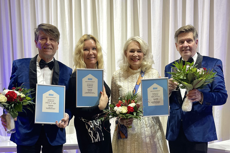Jukka Turunen, Leena Lundell, Johanna Oras ja Timo Ranta gaalatunnelmissa